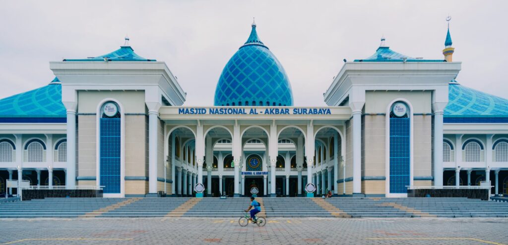 Info biaya umroh 2026 lengkap, perkiraan total biaya paket, tiket, visa, akomodasi, dan layanan ibadah.